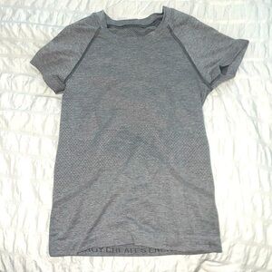 Lululemon Gray Swiftly Tech 🩶
Size 0